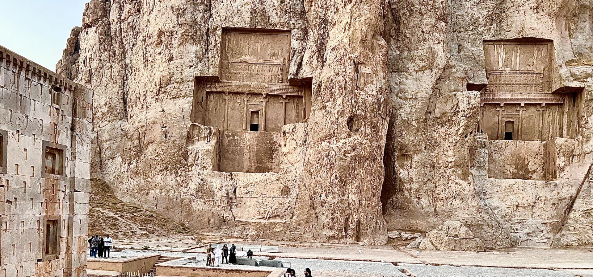 عکس آرامگاه داریوش دوم