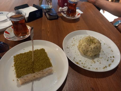 عکس آدلی کافه مرزداران