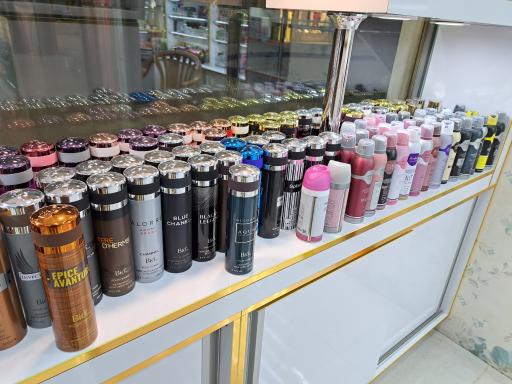 عطریات و آرایشی لبی زوس