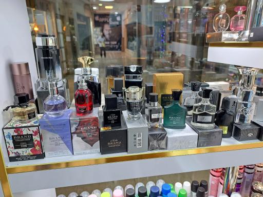 عطریات و آرایشی لبی زوس