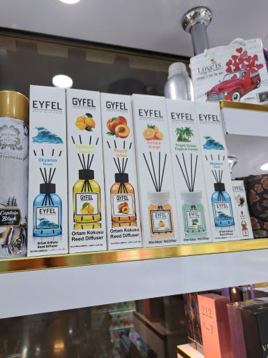 عکس عطریات و آرایشی لبی زوس
