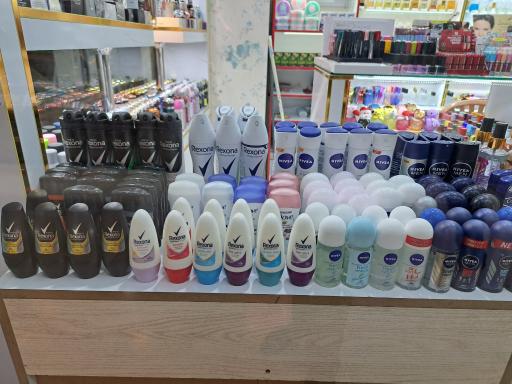عطریات و آرایشی لبی زوس