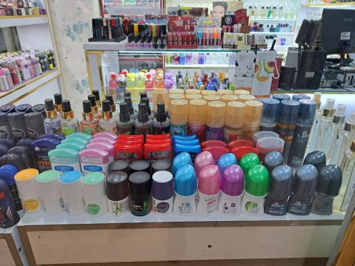 عطریات و آرایشی لبی زوس