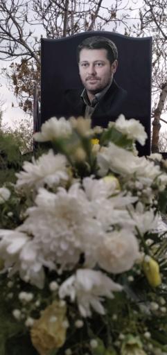 عکس مزار دکتر محمد رستم نژاد