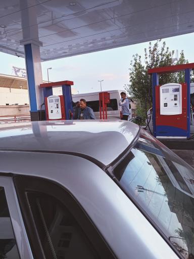 عکس پمپ بنزین هما