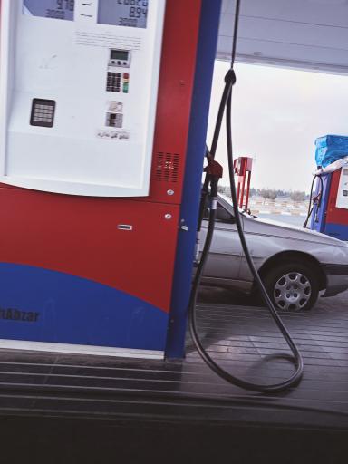 عکس پمپ بنزین هما