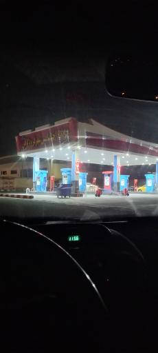 عکس پمپ بنزین هما