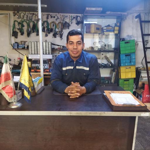عکس کلینیک خودرویی عادل