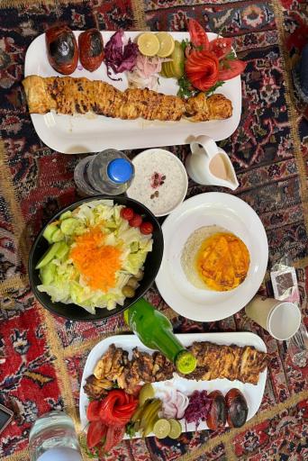 عکس باغ رستوران سفیران