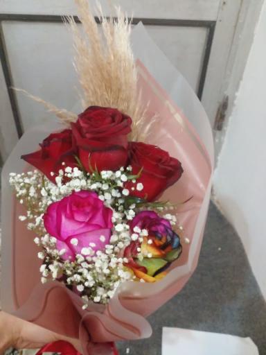 عکس گلفروشی رزگل