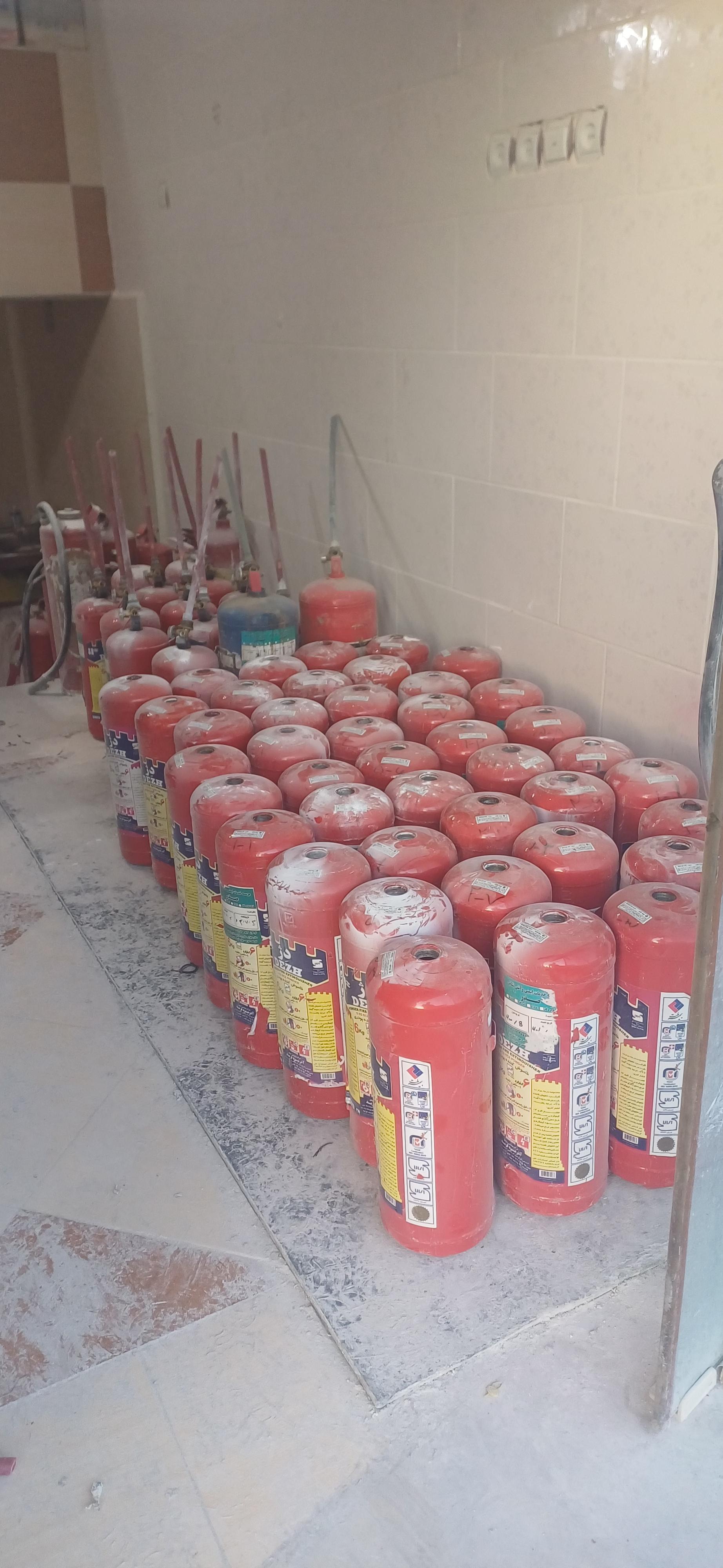 عکس خدمات شارژ کپسول اتش نشانی صدر