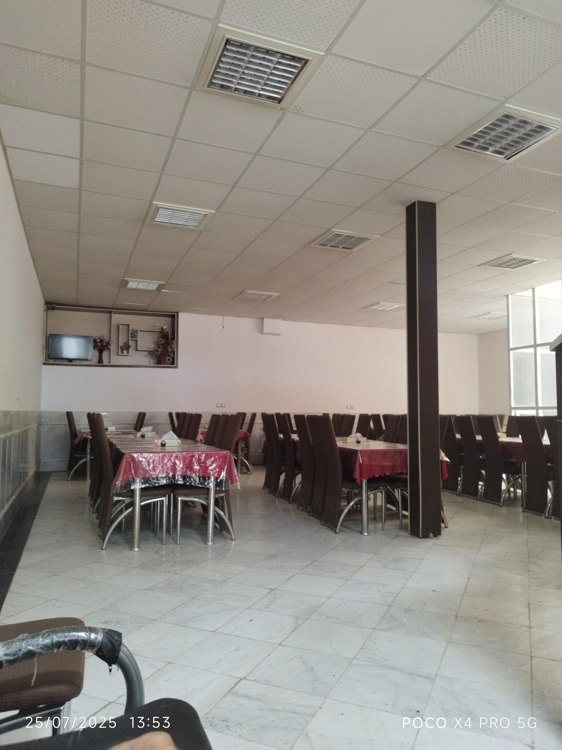 عکس رستوران و مهمانپذیر اندیشه