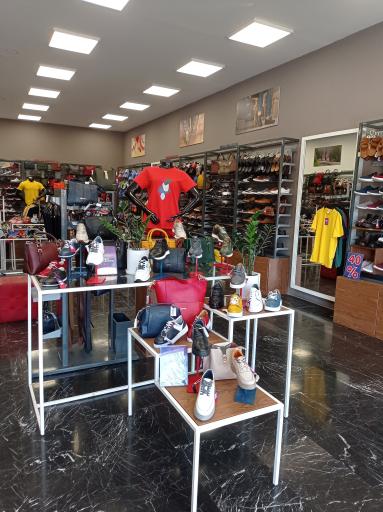 عکس فروشگاه کفش پاما