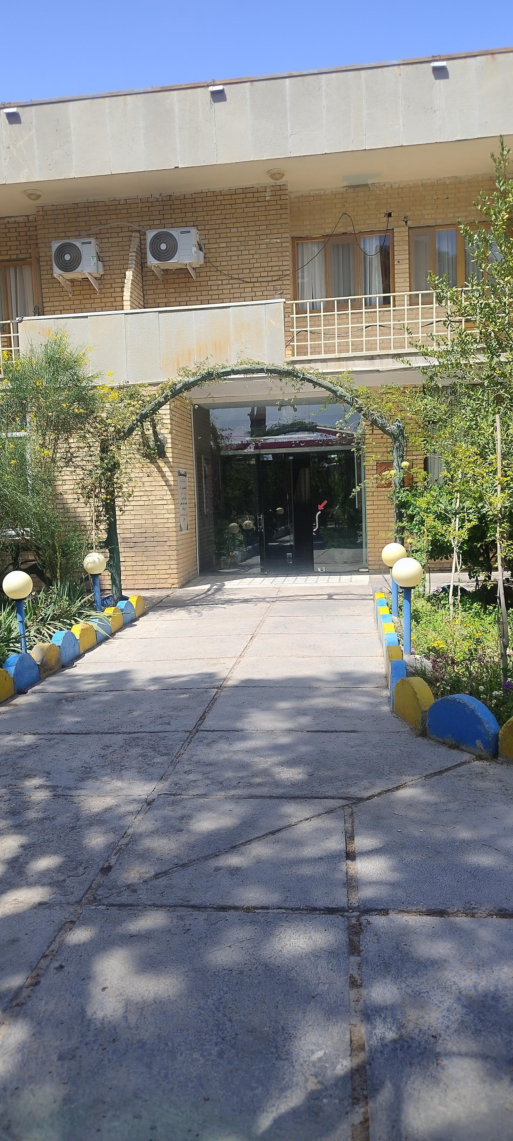 عکس هتل جهانگردی اردستان