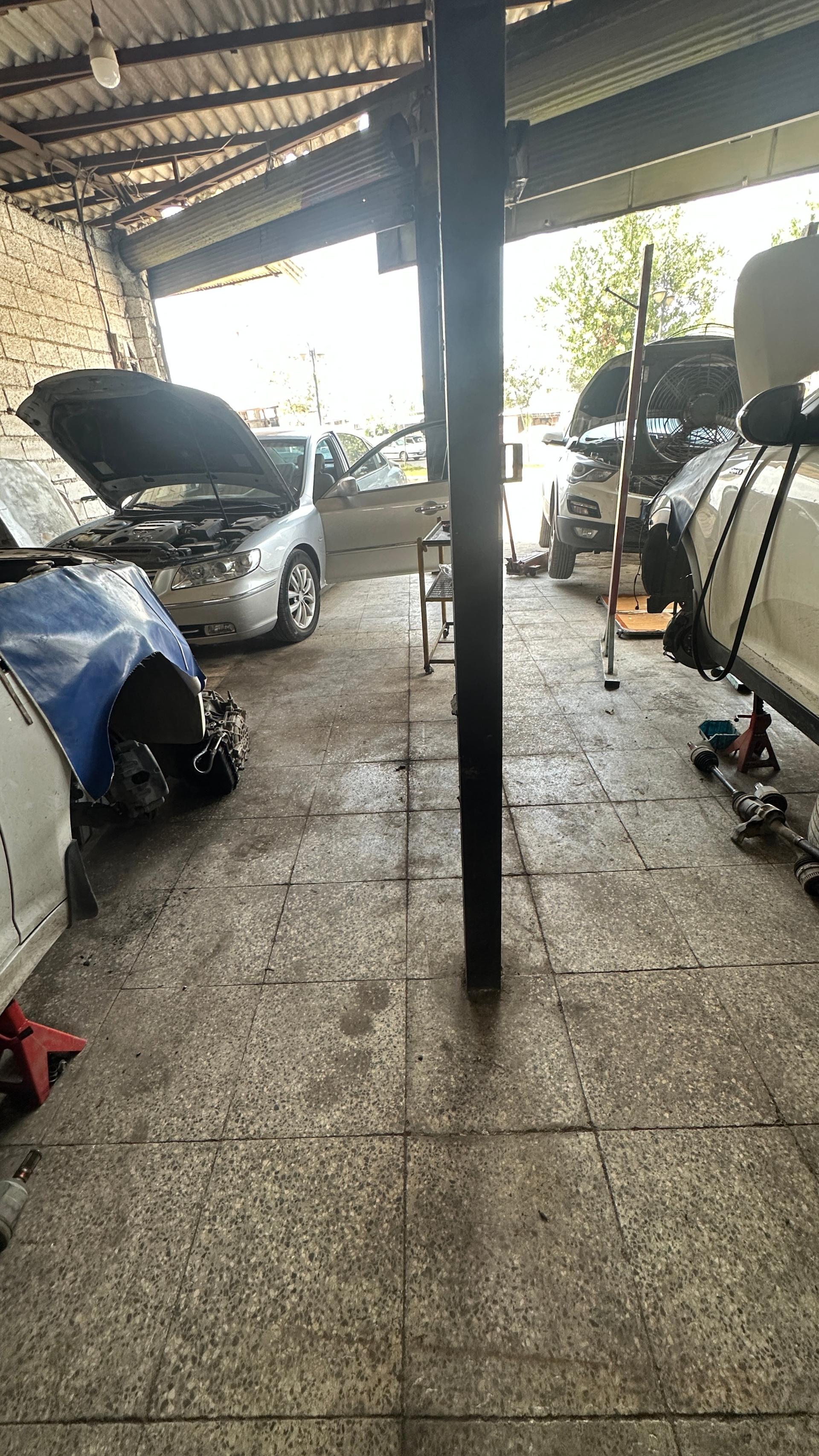 عکس تعمیرگاه بنز بی ام و ایمان