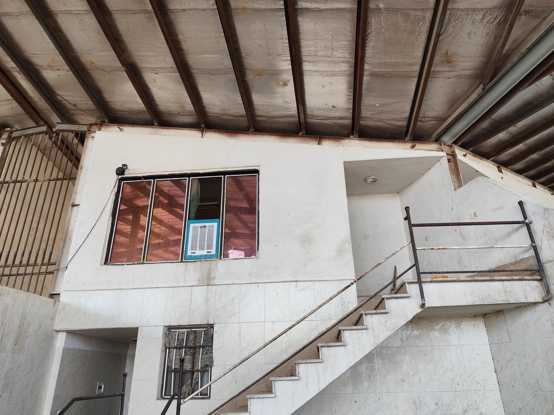 عکس بارفروشی حسین سرگلزایی