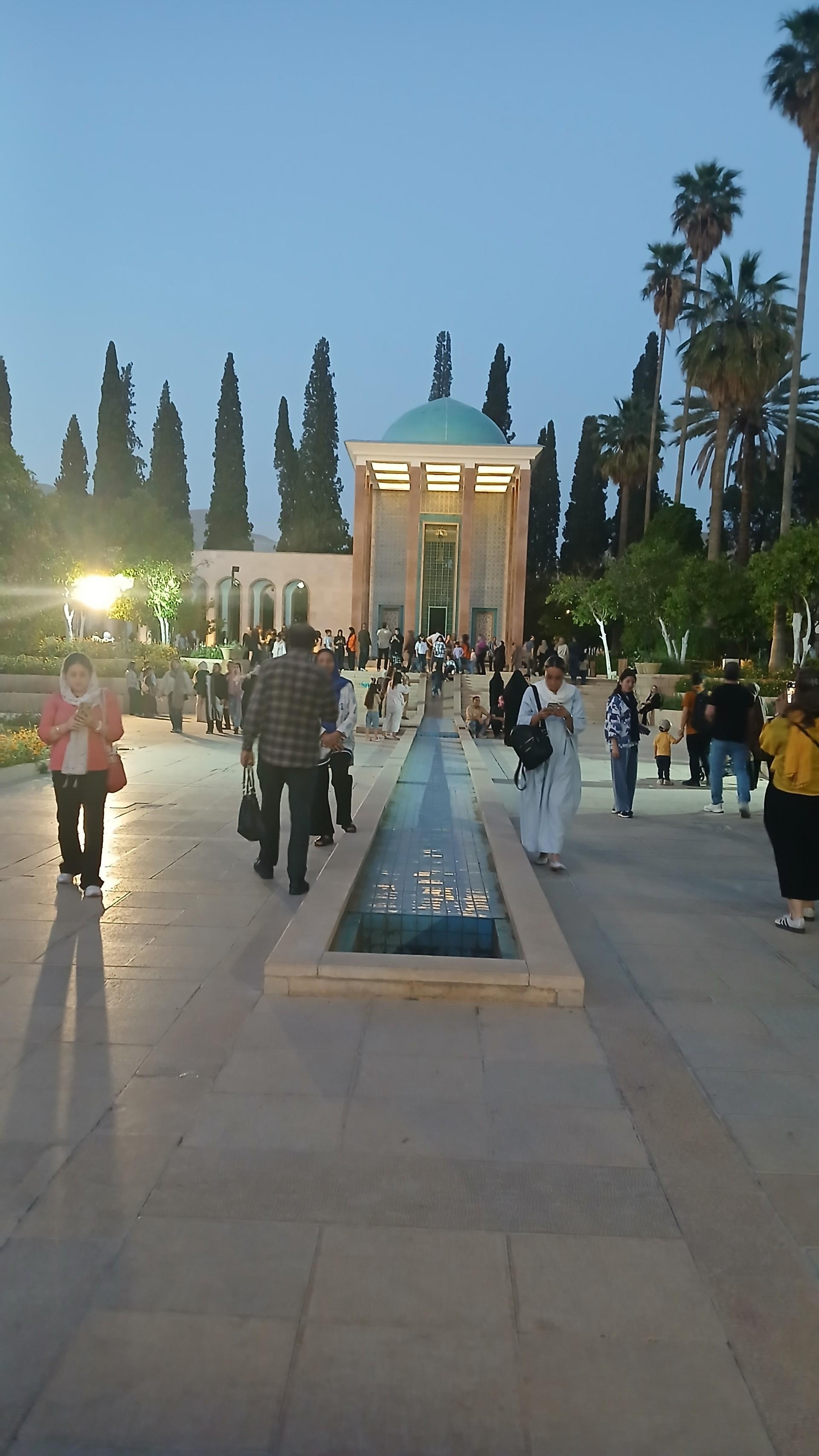 عکس آرامگاه سعدی