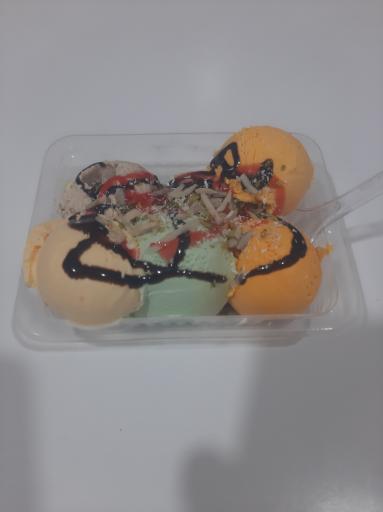 عکس بستنی فروشی عمو خندان