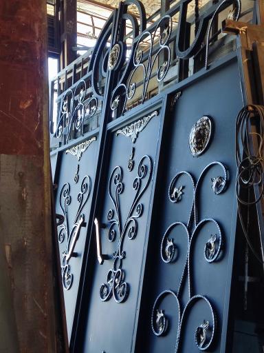 عکس درب و پنجره فروشی