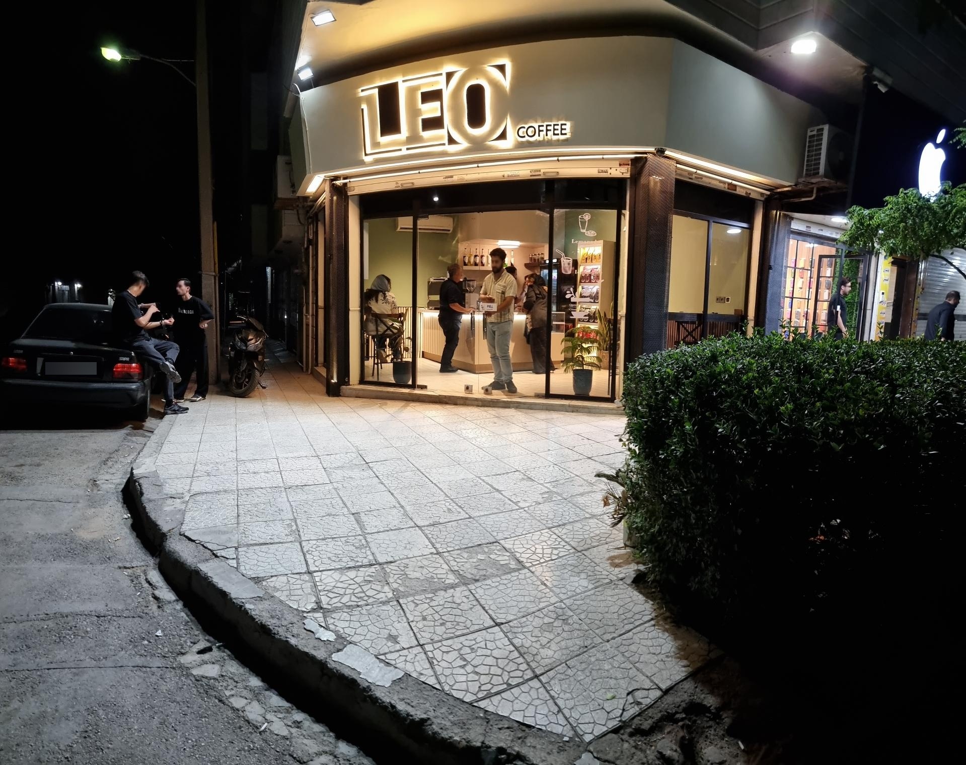 عکس کافه لئو