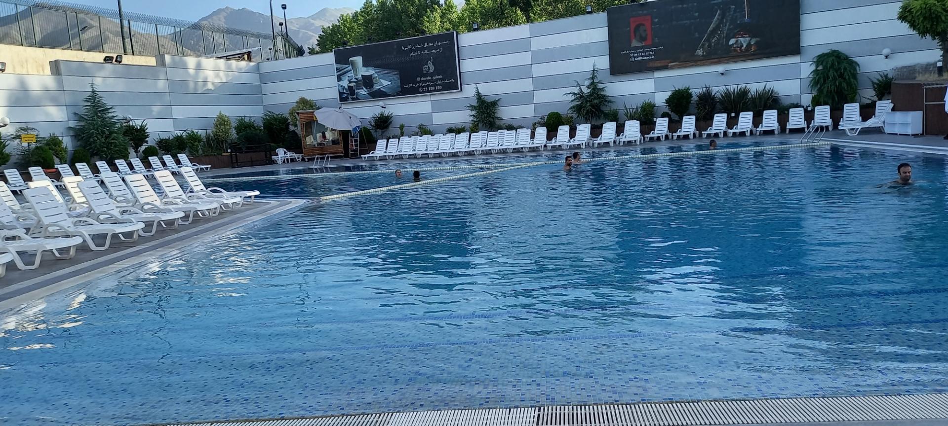 عکس استخر آفتاب انقلاب