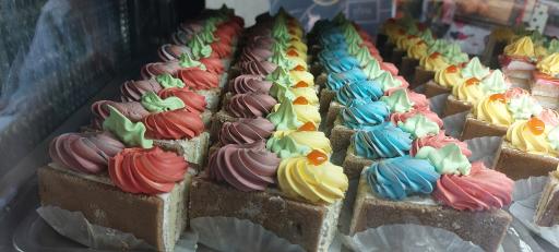 عکس شیرینی سرای شادی