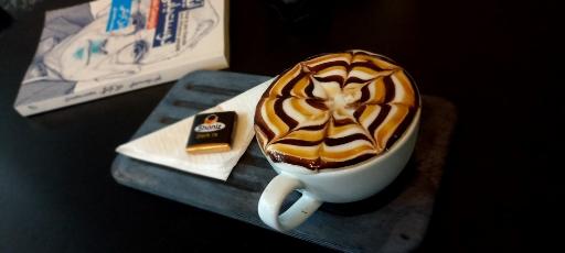 عکس کافه قهوه طلایی