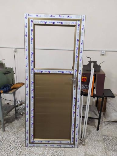 عکس پنجره رویال یو پی وی سی