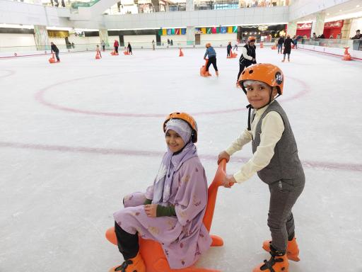 عکس پاتیناژ پدیده شاندیز (اسکیت روی یخ)