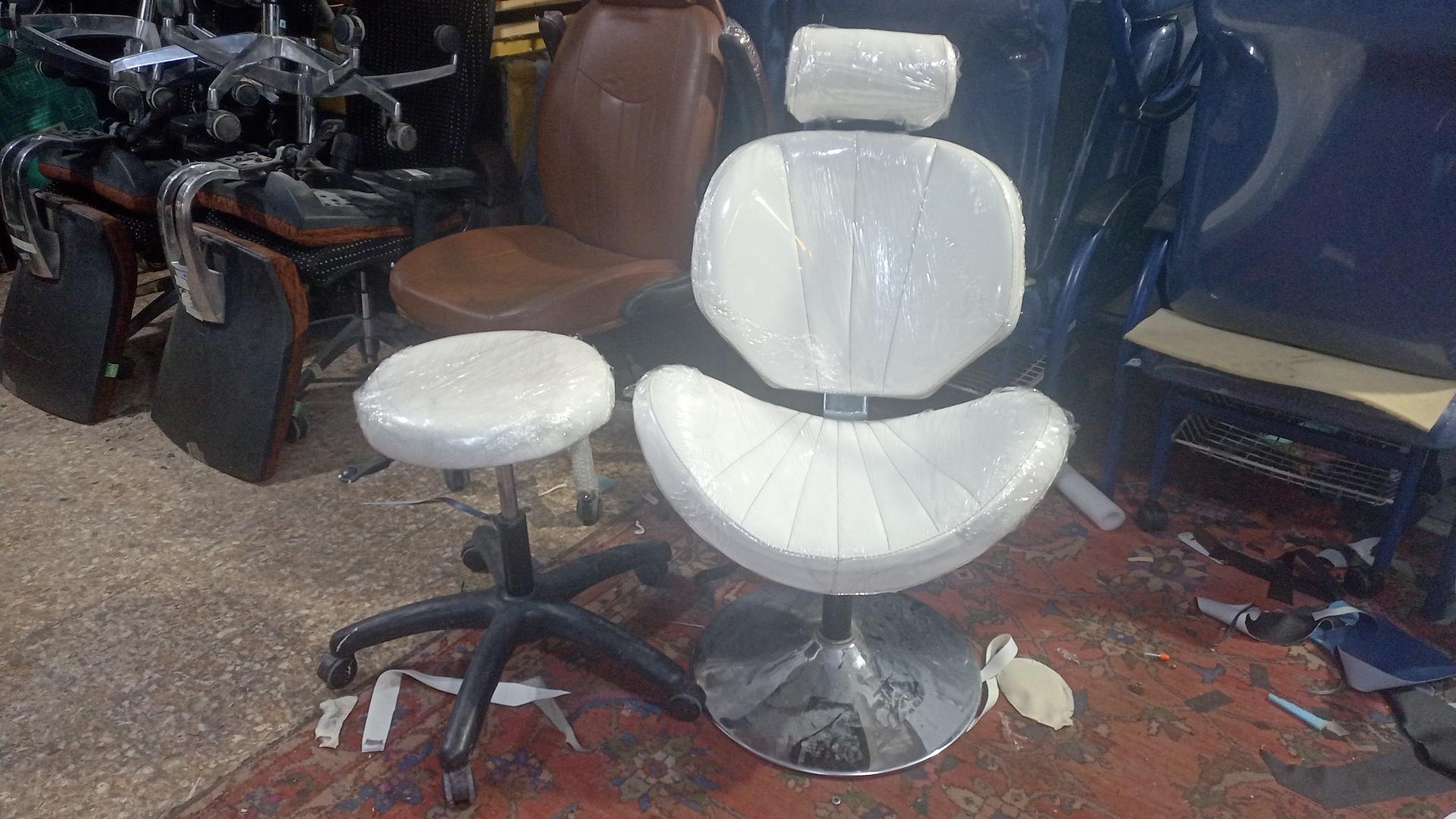 عکس تعمیرات صندلی اداری چوبیک