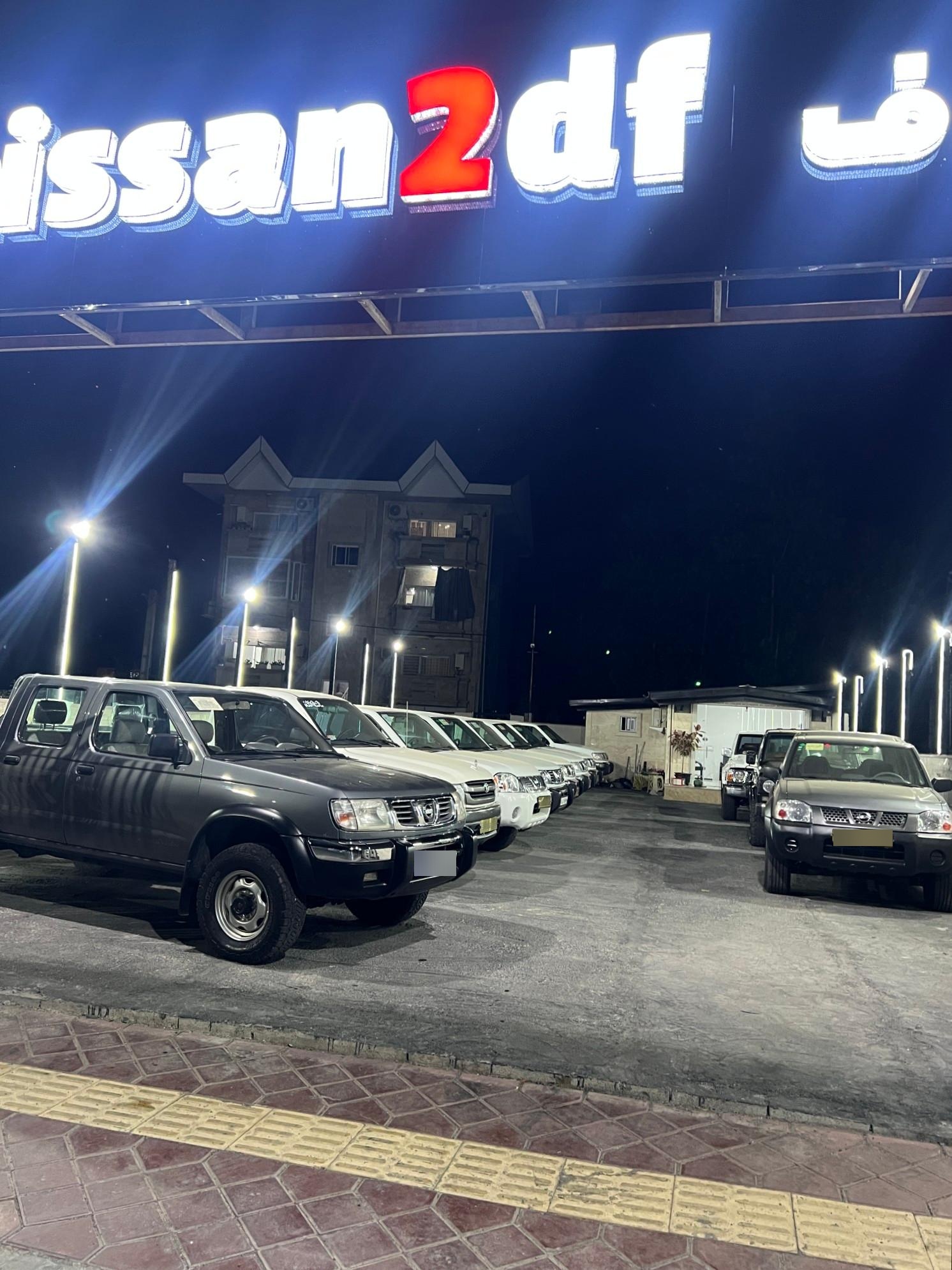 عکس نمایشگاه نیسان دو‌ دف 