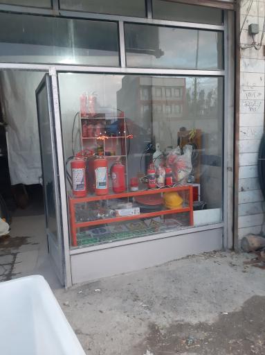 عکس تجهیزات آتشنشانی و شارژ کپسول درسا انرژی