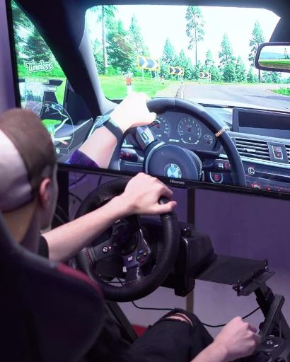 عکس گیم نت شبیه ساز رانندگی( ریس نت)