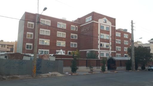 عکس مدرسه دوزبانه تبیان