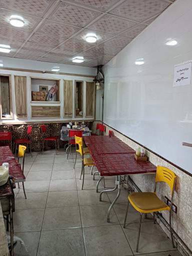 عکس رستوران و باغچه سرای سیامک