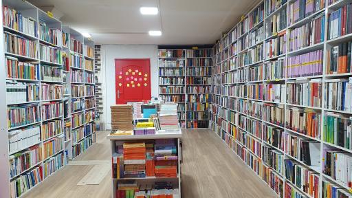 عکس کتاب فروشی فرهنگستان سیرجان