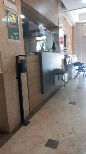 عکس تهیه غذای میزبان باشی