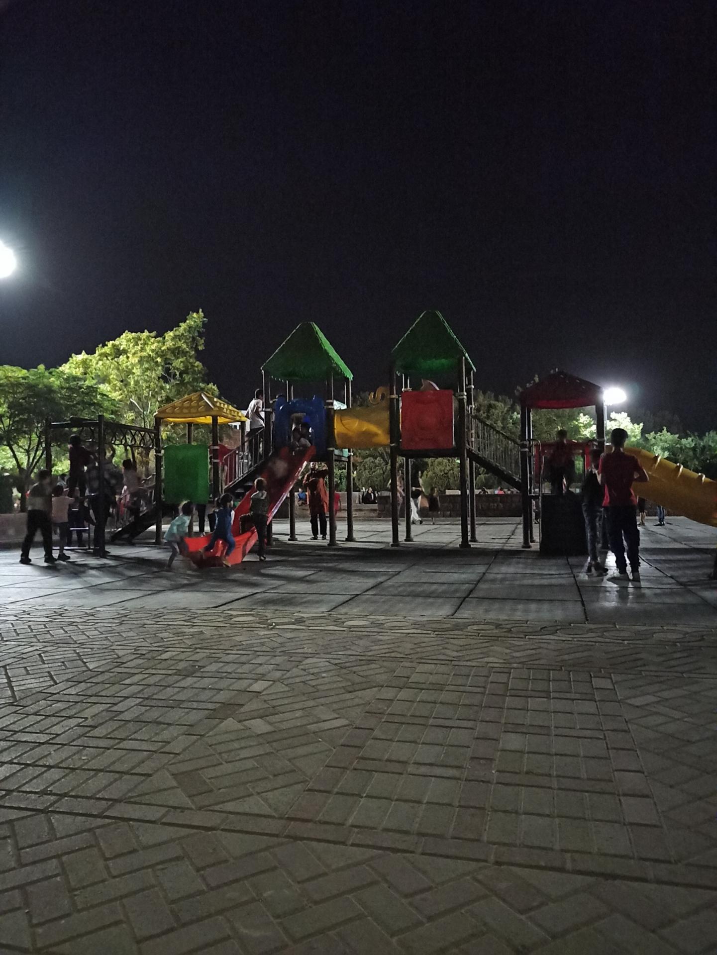 عکس پارک بازی کودکان