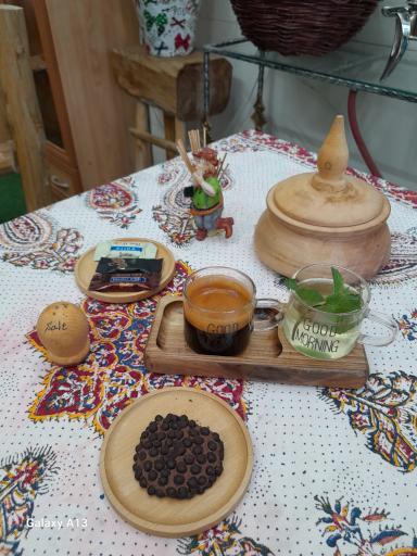 عکس کافه چوبی