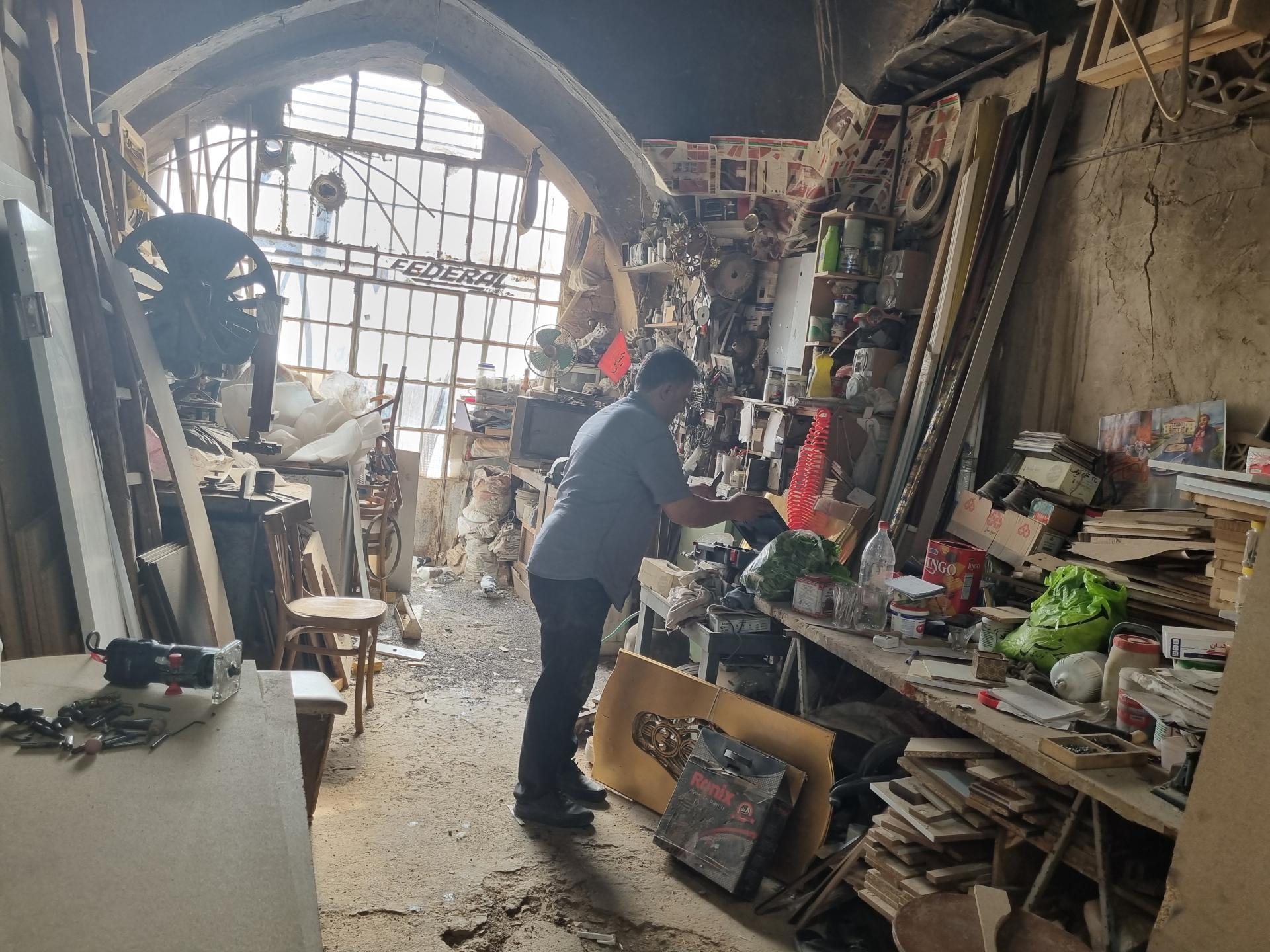 عکس تعمیروساخت وسایل چوبی