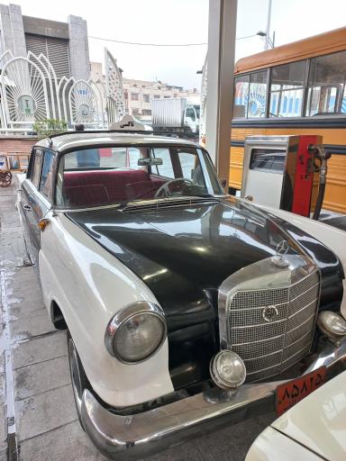 عکس موزه پمپ بنزین دروازه دولت