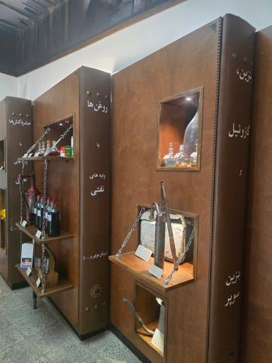 عکس موزه پمپ بنزین دروازه دولت