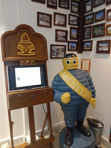 عکس موزه پمپ بنزین دروازه دولت