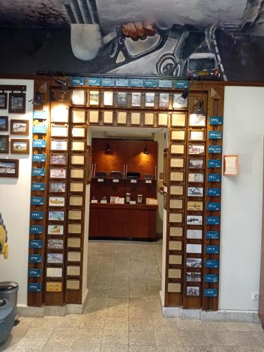 عکس موزه پمپ بنزین دروازه دولت