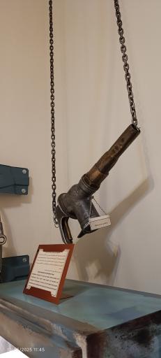 عکس موزه پمپ بنزین دروازه دولت