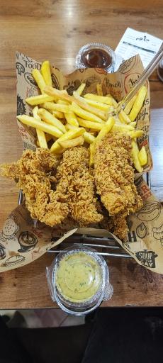 عکس پیتزا حاتم