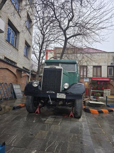 عکس موزه پمپ بنزین دروازه دولت