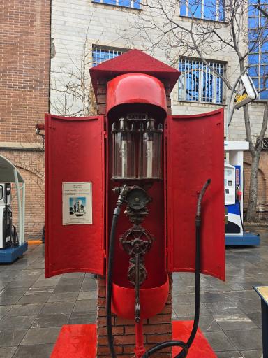 عکس موزه پمپ بنزین دروازه دولت