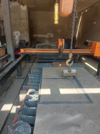 عکس برش لیزری صفحات ضخیم 