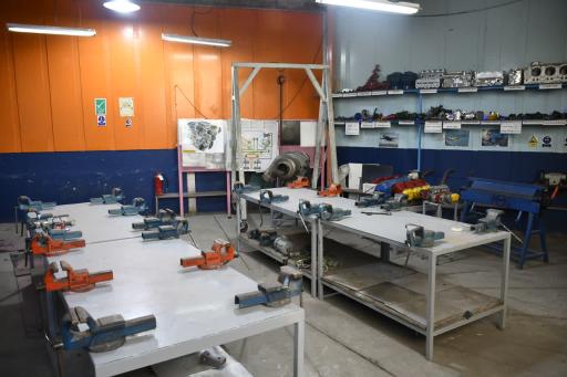 عکس هنرستان هوانوردی مجمع صنعت